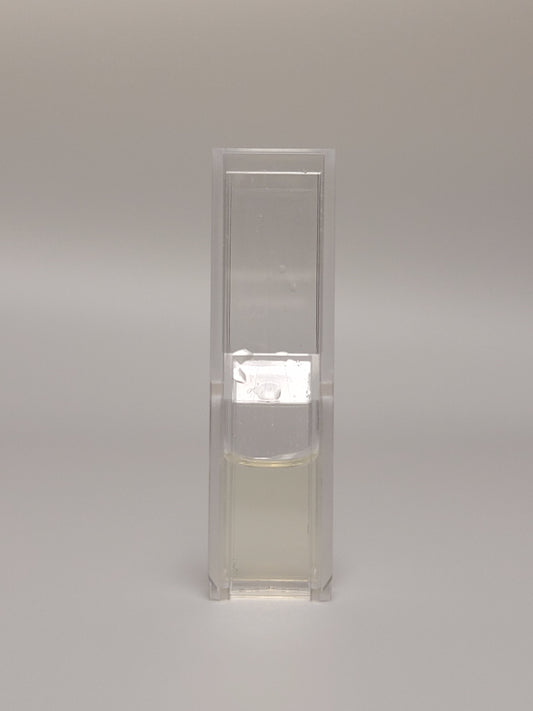 Cuvette with vitamin C serum